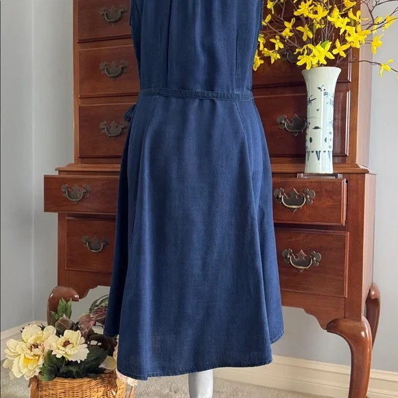 Banana Republic Chambray Denim Blue
Sleeveless Lyocell Shirtdress Size 10 - Picture 11 of 14